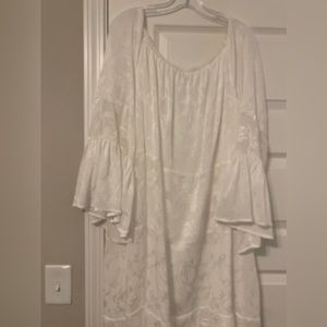 White wide sleeve dress